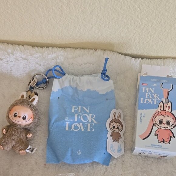 Pop Mart Pin For Love Labubu "&" - Picture 2 of 7